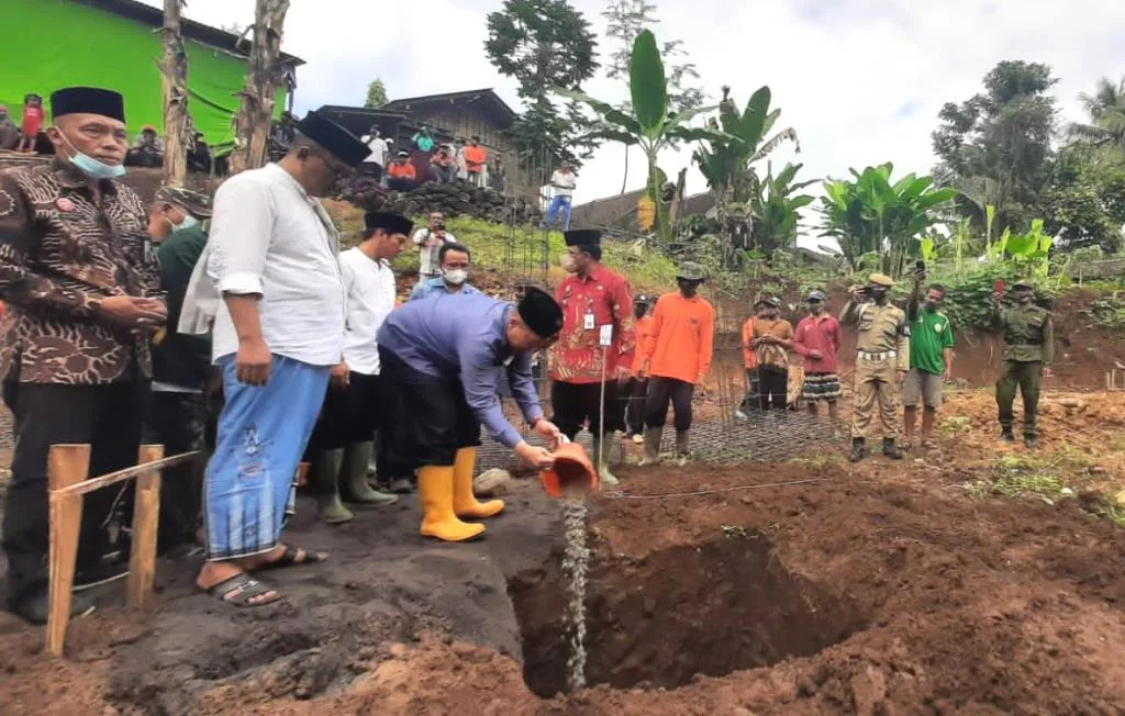 Wabup Malang Letakkan Batu Pertama Masjid Al Ikhlas Wali Songo Gedangan