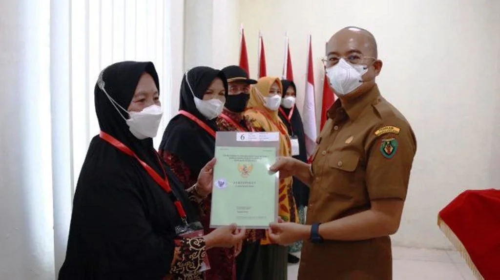 Bupati Gusnan Mulyadi Bagikan 2.403 Sertipikat Tanah Kepada Masyarakat