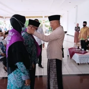 Bupati Gusnan Mulyadi Lepas Keberangkatan 59 JCH