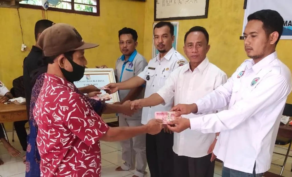 Desa Sido Makmur Mukomuko Bagikan BLT DD Tahap Dua