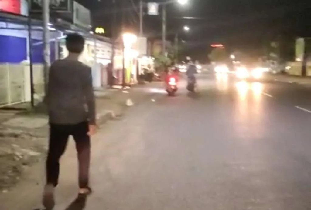 Diduga Depresi, Seorang Pria Muda Mencoba Tabrakkan Diri ke Kendaraan Bermotor