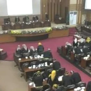 DPRD Kabupaten Malang Gelar Paripurna Persetujuan Raperda Bersama Bupati DPRD Kabupaten Malang Gelar Paripurna Persetujuan Raperda Bersama Bupati
