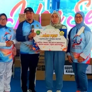 Jalan Santai Dies Natalis UNIB ke-40, Wali Kota Bengkulu dan Wawali Bagi Doorprize