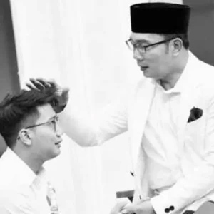 Jenazah Eril Tiba di Bandara Soetta, Ratusan Warga Telah Padati Lokasi Makam Jenazah Eril Tiba di Bandara Soetta, Ratusan Warga Telah Padati Lokasi Makam