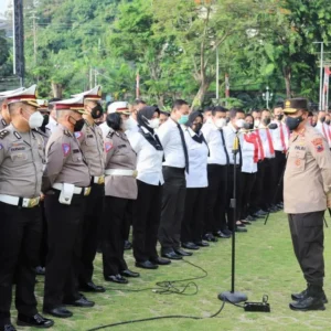 Kapolda Jateng : Urip iku Urup Jangan Jadi Backing dan Hianati Polri Kapolda Jateng : Urip iku Urup Jangan Jadi Backing dan Hianati Polri