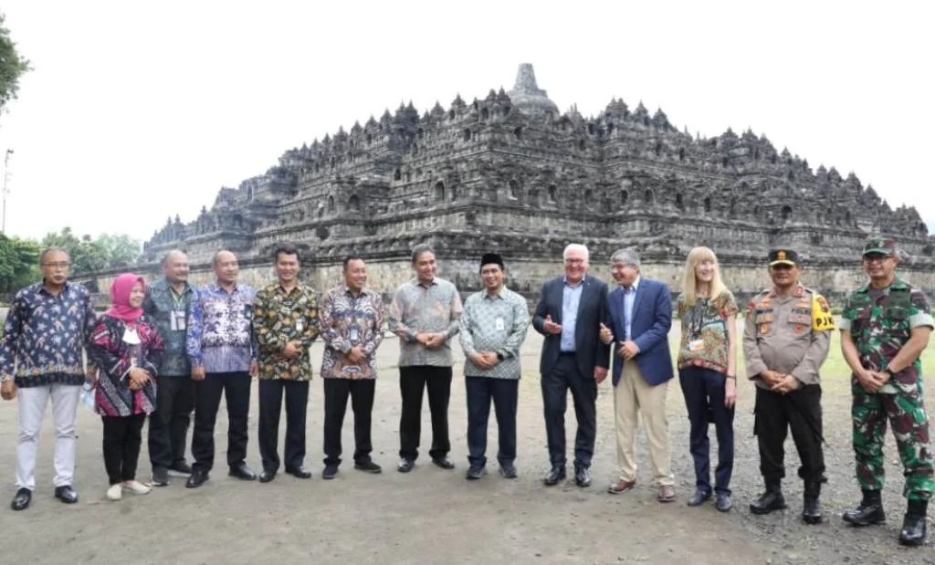Kasdam IV/Diponegoro Dampingi Presiden Republik Federal Jerman ke Borobudur