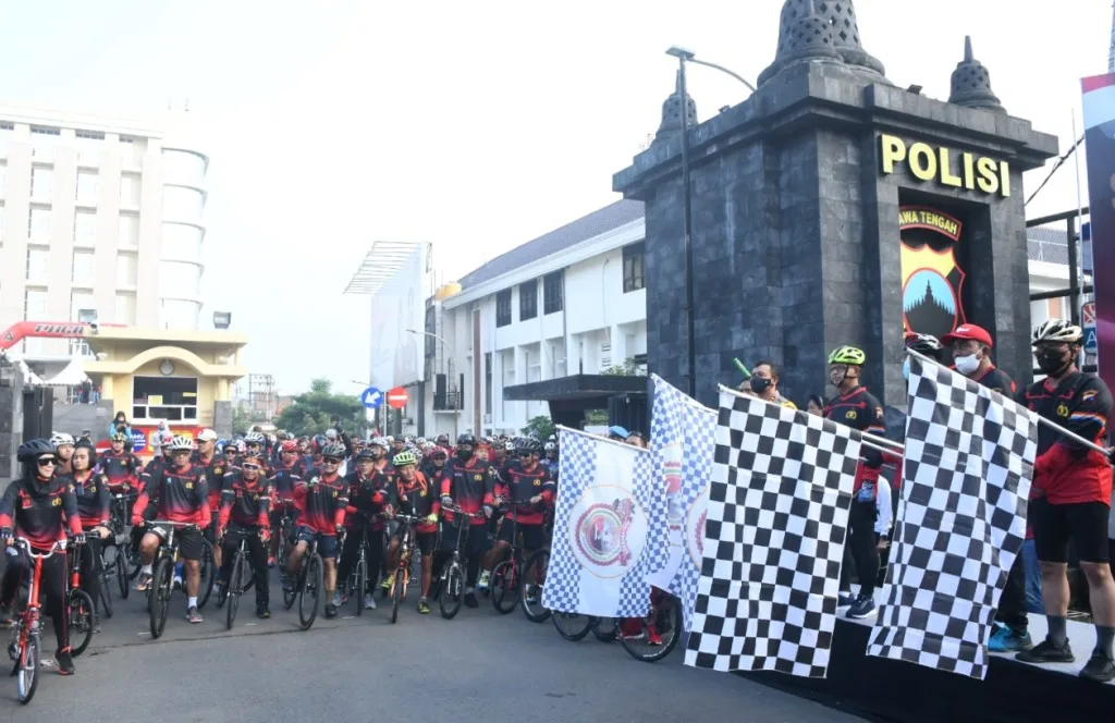 Kasdam IV/Diponegoro Hadiri Pelaksanaan Sepeda Gembira Polda Jateng