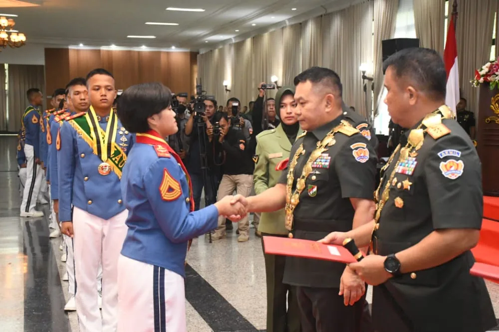 Pangdam IV/Diponegoro Hadiri Wisuda Sarjana Taruna/Taruni Tingkat IV Akademi Militer TA. 2021/2022