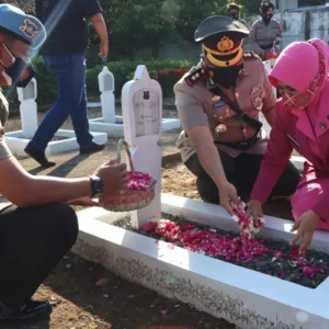 Peringati Hari Bhayangkara Ke-76, Polres Demak Ziarah Ke Taman Makam Pahlawan