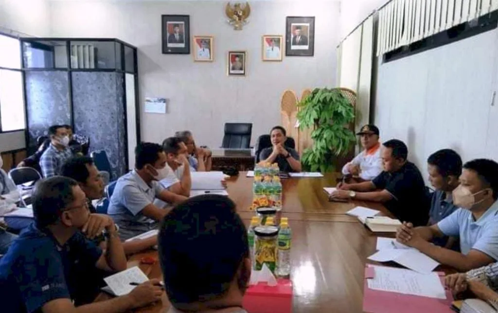 Pimpin Rapat Evaluasi, Sukarni Dunip Tegaskan Perbaikan dan Peningkatan Kerja
