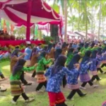 Tarian Adat Asli Kaur Tampil Dengan Gemilang di Festival Gurita dan Surfing