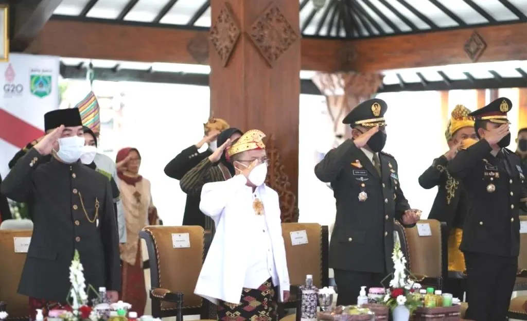 Upacara Hari Lahir Pancasila, Wawali Kota Batu Pakai Baju Adat Bali