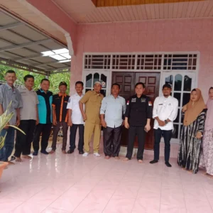 Usai Workshop, Sultan Bertandang ke Rumah Kades Pasar Baru Usai Workshop, Sultan Bertandang ke Rumah Kades Pasar Baru