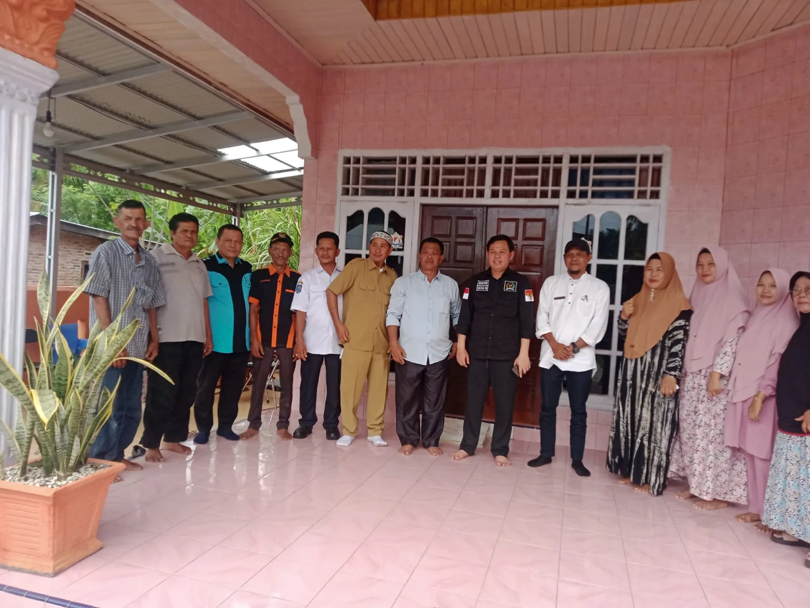 Usai Workshop, Sultan Bertandang ke Rumah Kades Pasar Baru