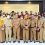 Endang Abdullah selaku Wakil Wali Kota Tanjungpinang foto bersama