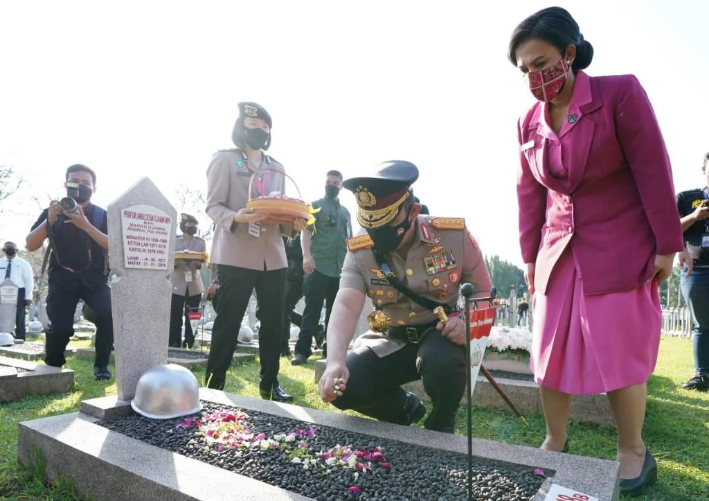 Ziarah ke TMP Kalibata, Kapolri Lanjutkan Semangat Pahlawan Wujudkan Indonesia Emas