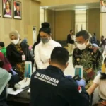 Anggota DPR RI Krisdayanti Bersama Ribuan Masyarakat Kota Batu Ikuti Vaksinasi
