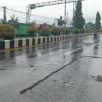 Aspal Jalan Dibiarkan Berlubang Tanpa Rambu, Masuk Kantor PUPR Wajib Janjian