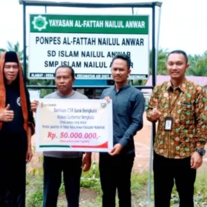 Bank Bengkulu Cabang Mukomuko Serahkan CSR ke Ponpes Alfattah Nailul Anwar Bank Bengkulu Cabang Mukomuko Serahkan CSR ke Ponpes Alfattah Nailul Anwar