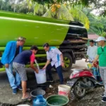 Gandeng Pemkab, KNPI Seluma Bagikan Air Bersih ke Warga Terdampak Banjir