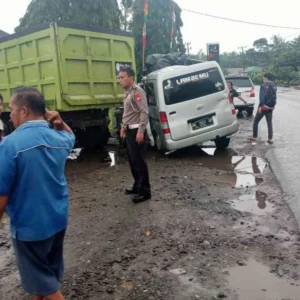 Gas Poll dari Bengkulu, Granmax Cium Pantat Dump Truk Lagi Parkir Gas Poll dari Bengkulu, Granmax Cium Pantat Dump Truk Lagi Parkir