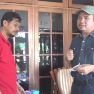 Gunadi Serahkan Bukti Dugaan Selingkuh Mantan Istri dengan Dewan ke DPD Gerindaria Gunadi Serahkan Bukti Dugaan Selingkuh Mantan Istri dengan Dewan ke DPD Gerindra