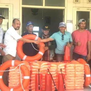 Hari Bhayangkara ke-76, Polri Sumbang Apar dan Pelampung ke Nelayan Juwana Pati