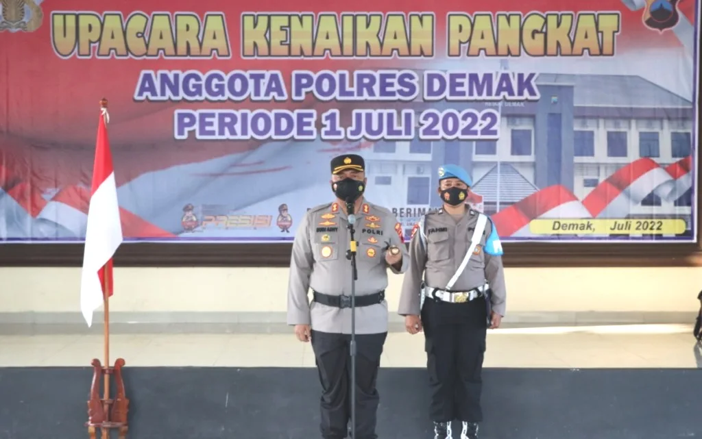 Kado di HUT Bhayangkara Ke-76, Personel Polres Demak Naik Pangkat