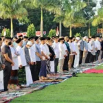 Kapolda Jateng bersama Warga Sholat Ied di Asrama Brimob Srondol
