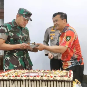 Kapolda Jateng Dapat Surprise dari Pangdam IV/Diponegoro