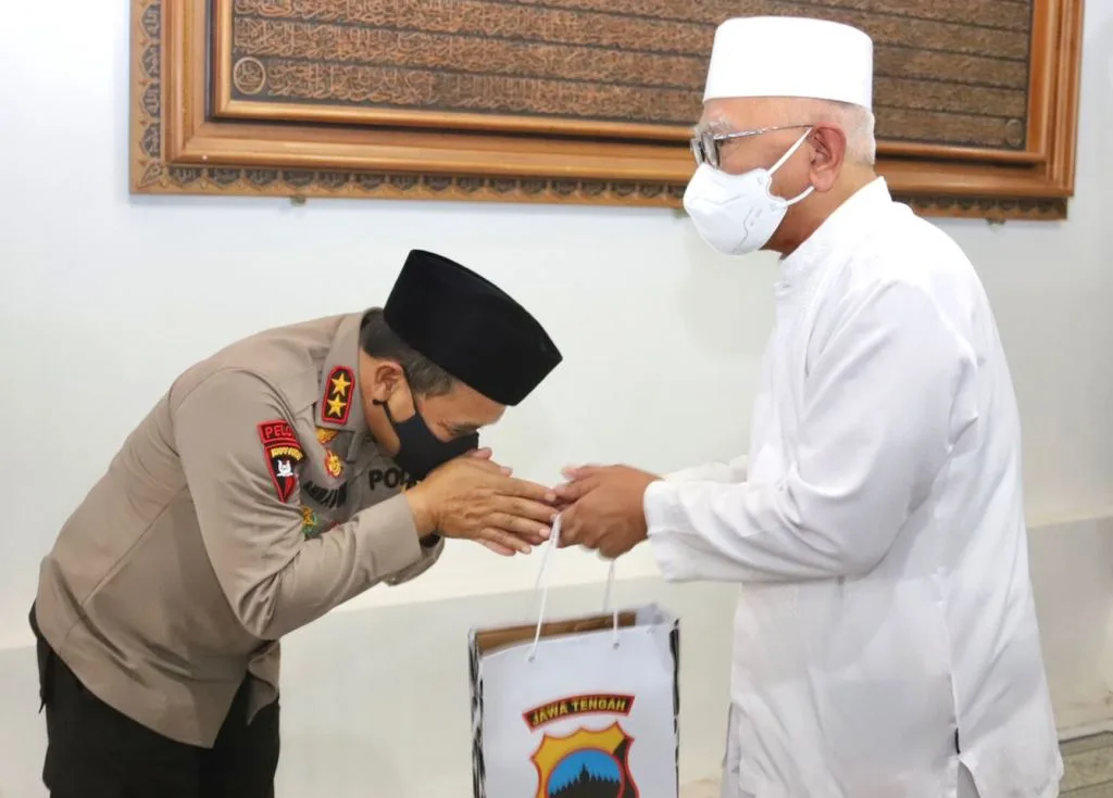 Kapolda Jateng Silaturahmi Alim Ulama Rembang di Kediaman Gus Mus