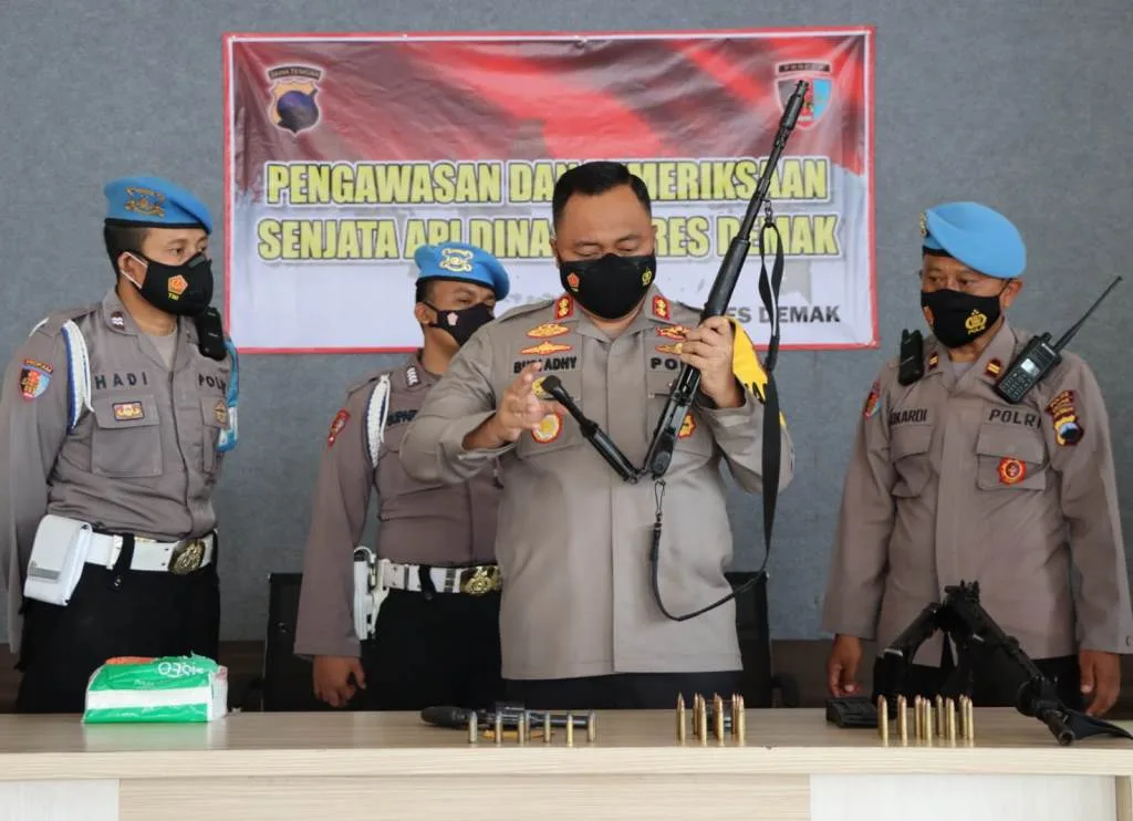 Kapolres Demak Cek Senpi Dinas Anggota
