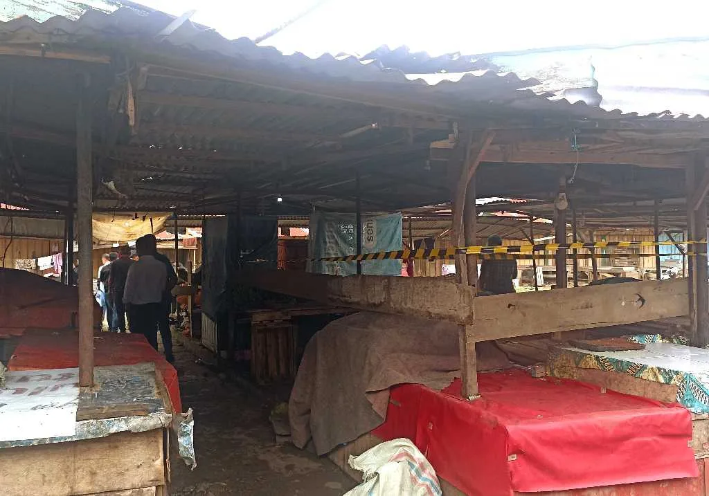 Kios Pedagang Pasar Pagar Dewa Disegel, Diduga Ada Oknum Bermain Surat Izin