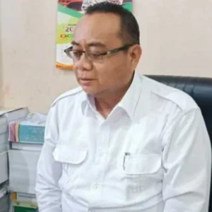 Langkah Cepat Ketua Komisi III Respon Lumpur Yang Tutupi Badan Jalan