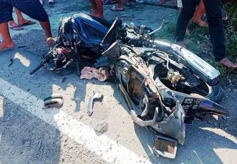 Nikung Kecepatan Tinggi Lalu Tabrak Truk, Terseret dan Akhirnya Meninggal