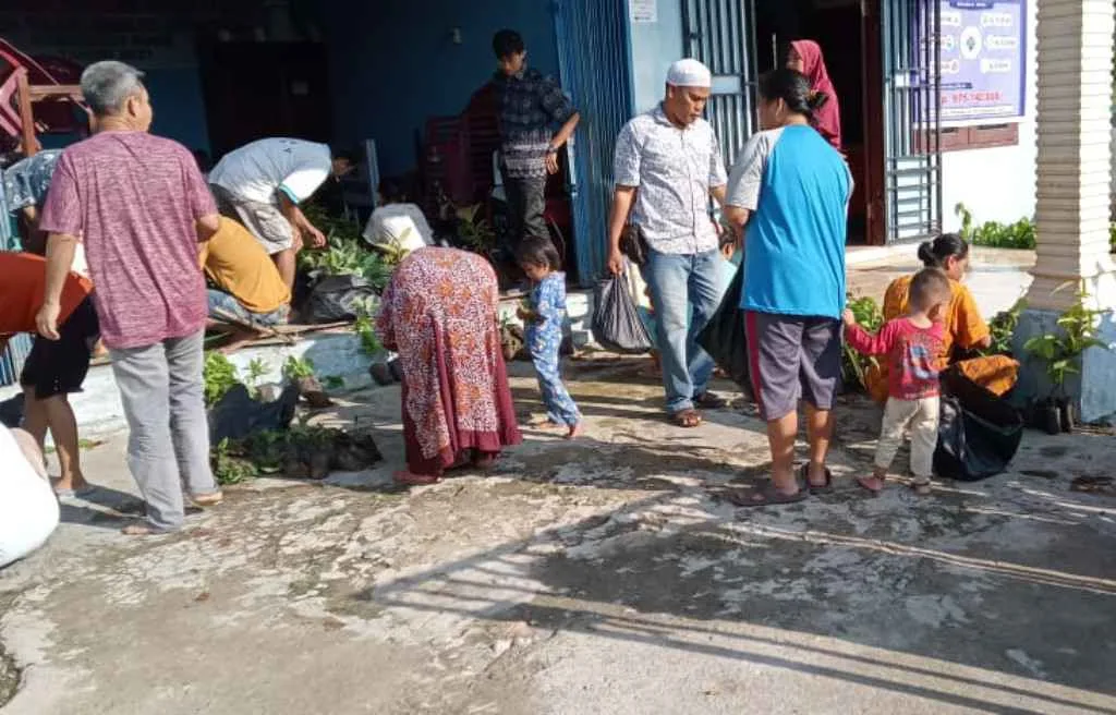 Pemdes Tanjung Agung Kaur, Bagikan Ribuan Bibit Unggul Kepada Warganya