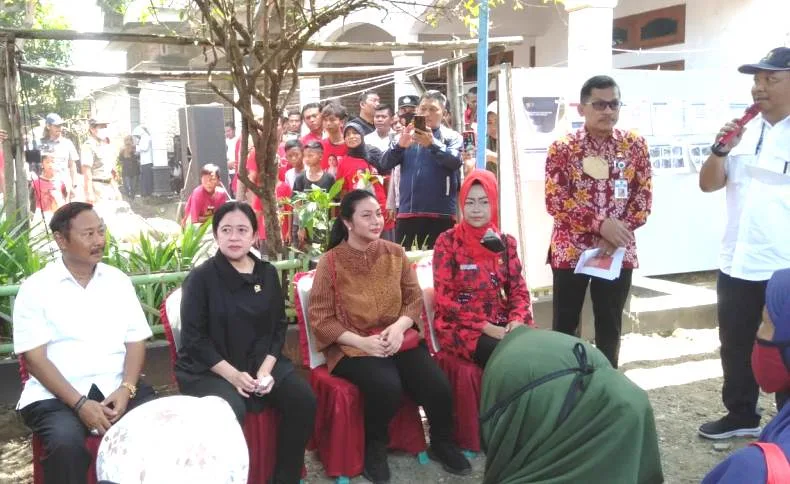 Puan Kunjungi Brebes Serahkan Bantuan Bedah Rumah