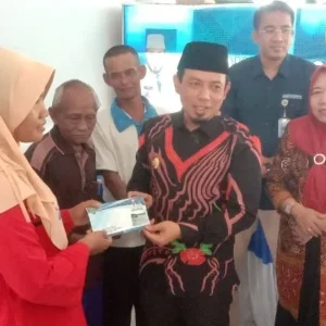 Setelah HD Bersalin Gratis, Kini Pemkot Bengkulu Luncurkan BPJS Gratis Setelah HD Bersalin Gratis, Kini Pemkot Bengkulu Luncurkan BPJS Gratis