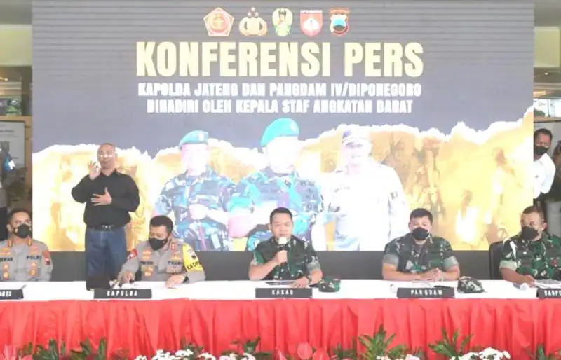 Terkait penembakan Istri TNI, Kasad Bersama Pangdam IV/Dip dan Kapolda Jateng Gelar Konferensi Pers