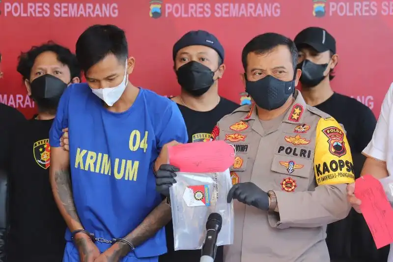 Tersinggung Omongan, Pria ini Mutilasi Pacarnya Jadi 11 Bagian