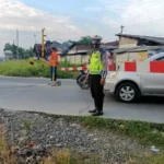 Unit Lantas Polsek Mranggen, Atur Pengamanan Lalu Lintas Perlintasan Kereta Api