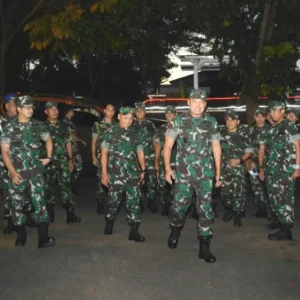 Usai Subuh, Pangdam IV/Diponegoro Serbu Kediaman Kapolda Jateng Usai Subuh, Pangdam IV/Diponegoro Serbu Kediaman Kapolda Jateng