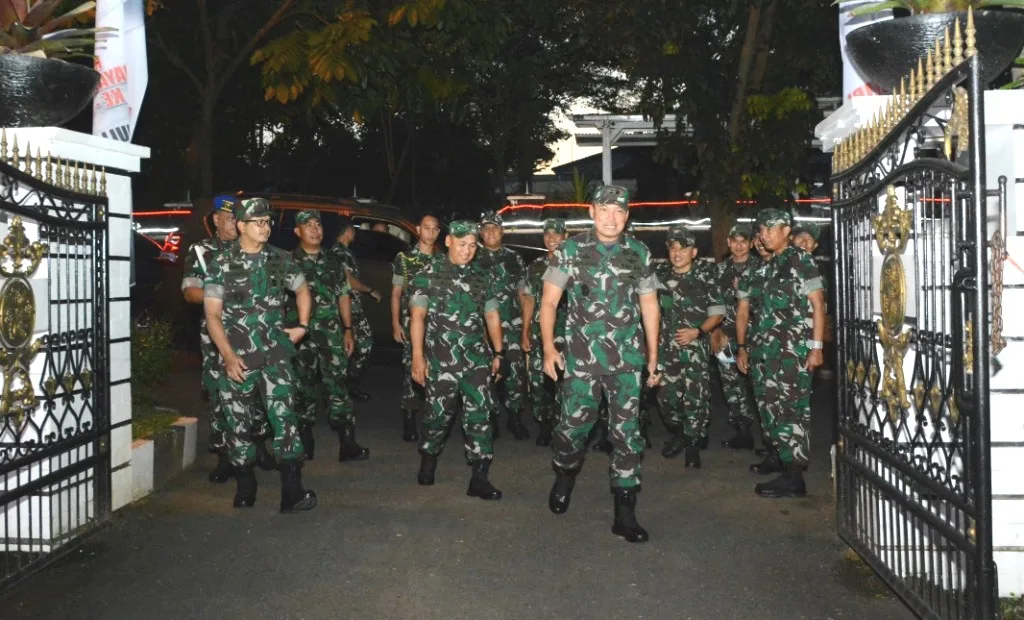 Usai Subuh, Pangdam IV/Diponegoro Serbu Kediaman Kapolda Jateng