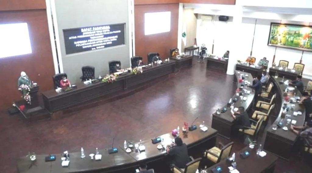 Wali Kota Batu Hadiri Paripurna DPRD Terkait Raperda Pertanggungjawaban APBD