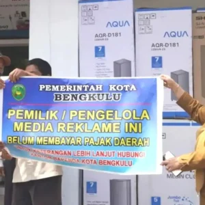 Bapenda Kota Bengkulu Tertibkan Reklame Tanpa Ijin Bapenda Kota Bengkulu Tertibkan Reklame Tanpa Ijin