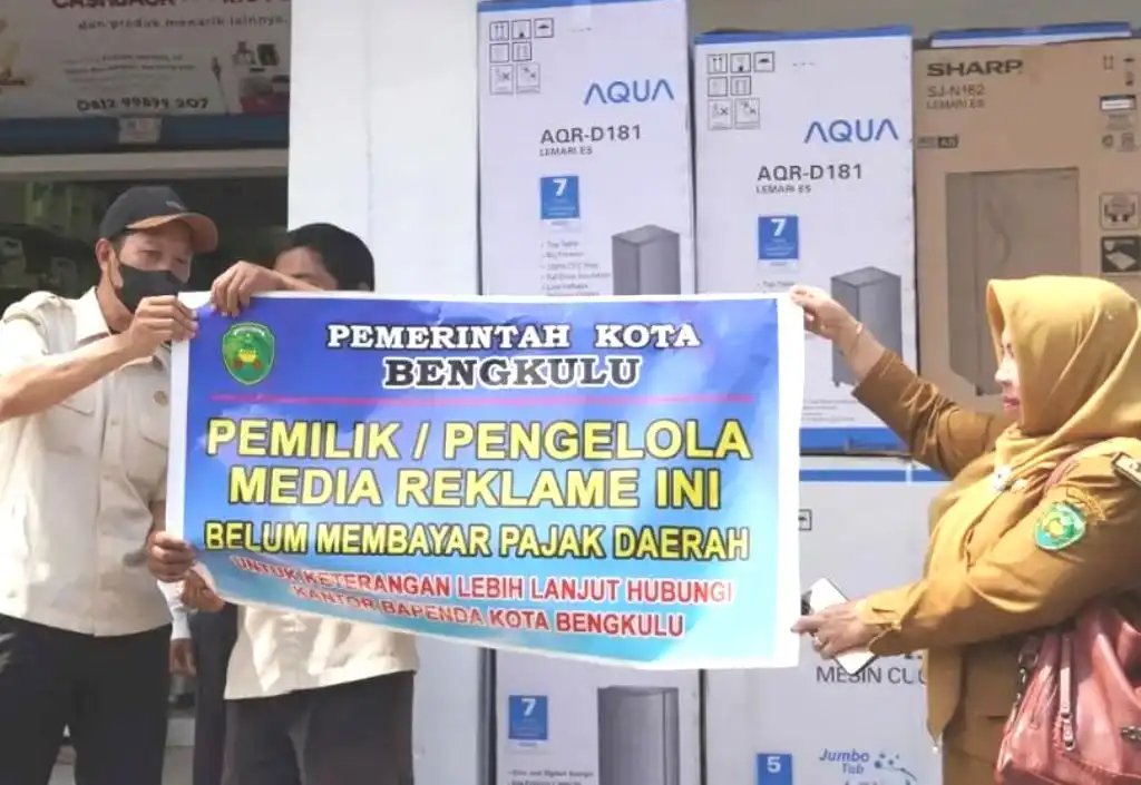 Bapenda Kota Bengkulu Tertibkan Reklame Tanpa Ijin