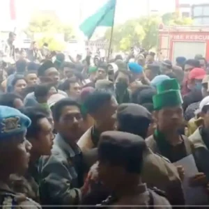 Demo Tolak Kenaikan Harga BBM, HMI Bengkulu Bentrok Dengan Aparat