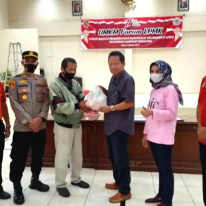 Forum LPMK Candisari Gelar Bazar UMKM dan Bagikan 250 Sembako Gratis