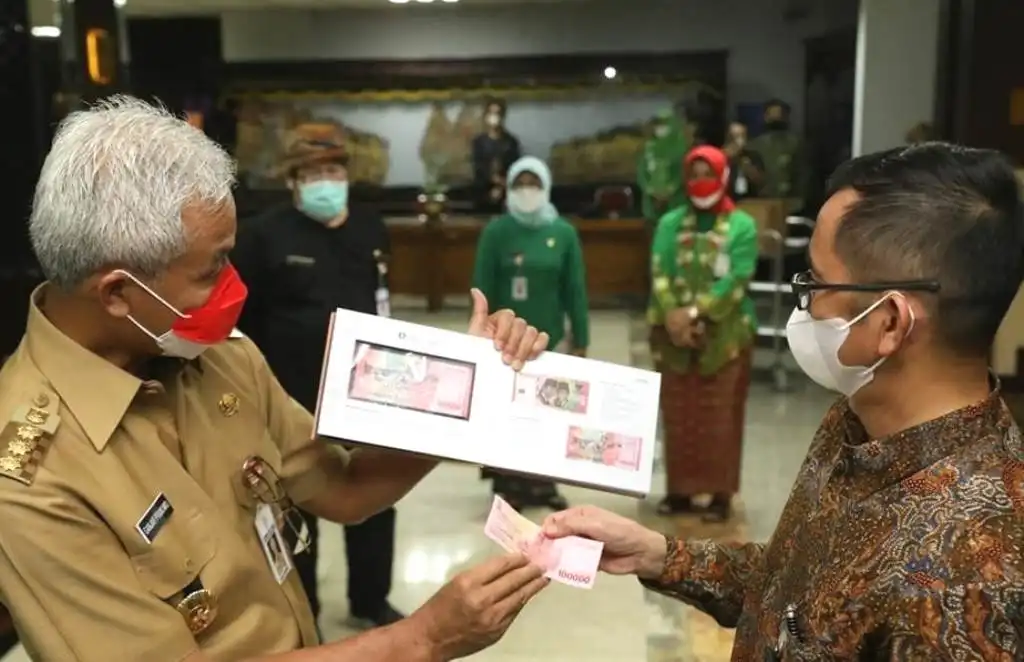 Gubernur Ganjar Ketakutan Saat Diberi Uang Emisi Terbaru Oleh BI Jateng