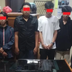 Hisap Ganja Dipinggir Jalan Enam Pemuda Ditangkap, Budi Masuk DPO